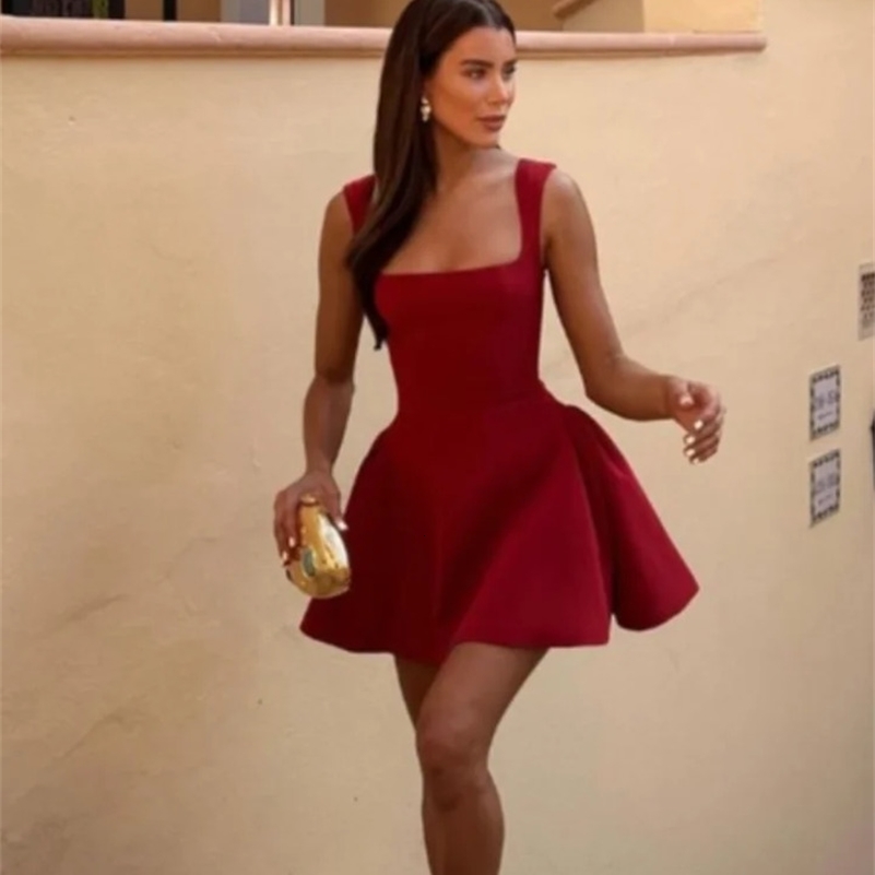 Femmes élégantes minces minces mini-robes robes sexy robe de cou de cou rouge