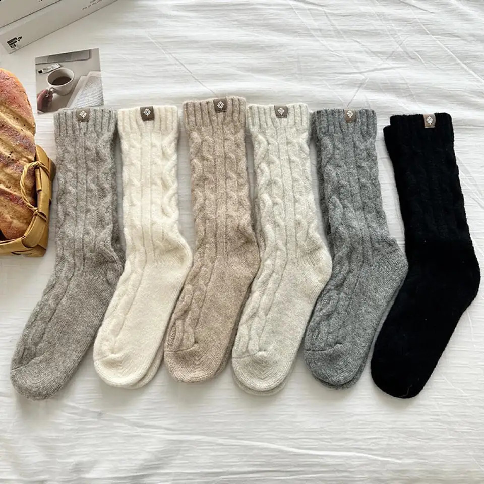Chaussettes chaudes en laine tricotée japonais coréen décontracté couleur solide style simple mo-moer long longueur torsadée 240925
