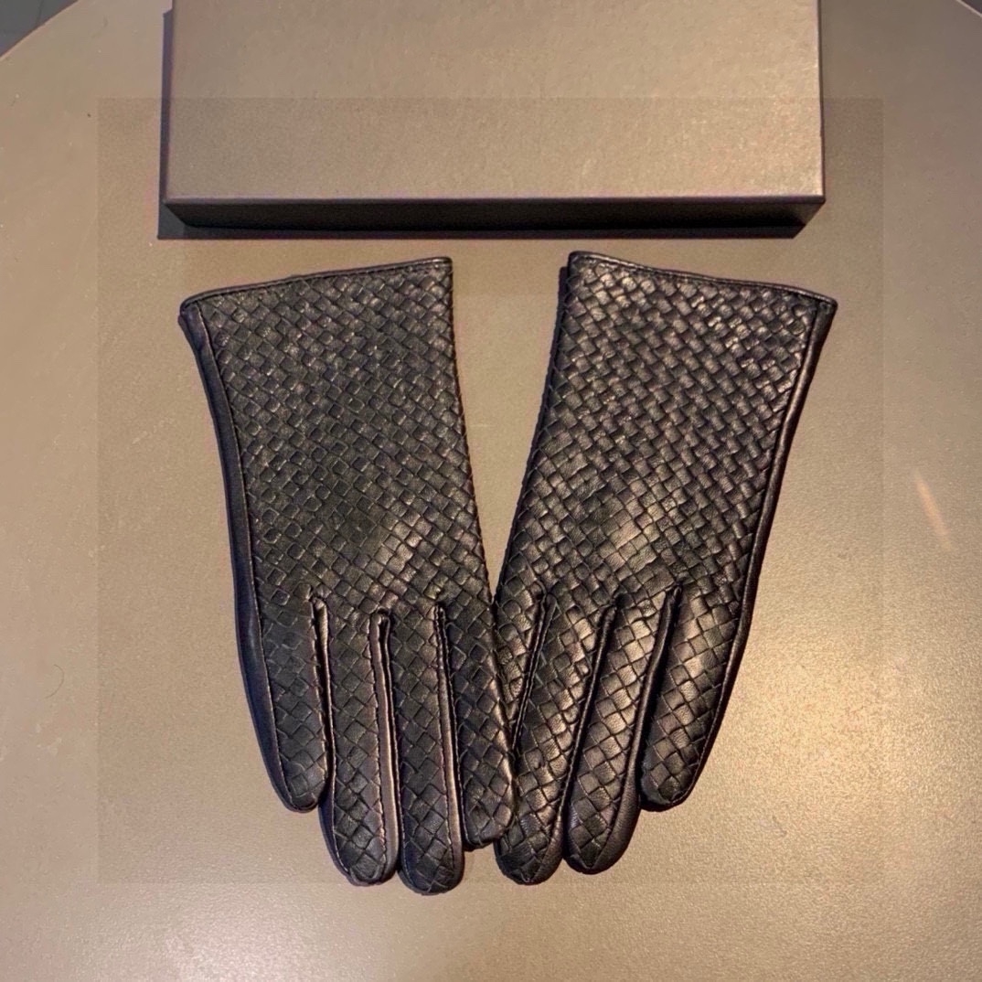 Top quality men's women's sheepskin fashionable designer luxury gloves winter warmth with fleece lining 885042 gift