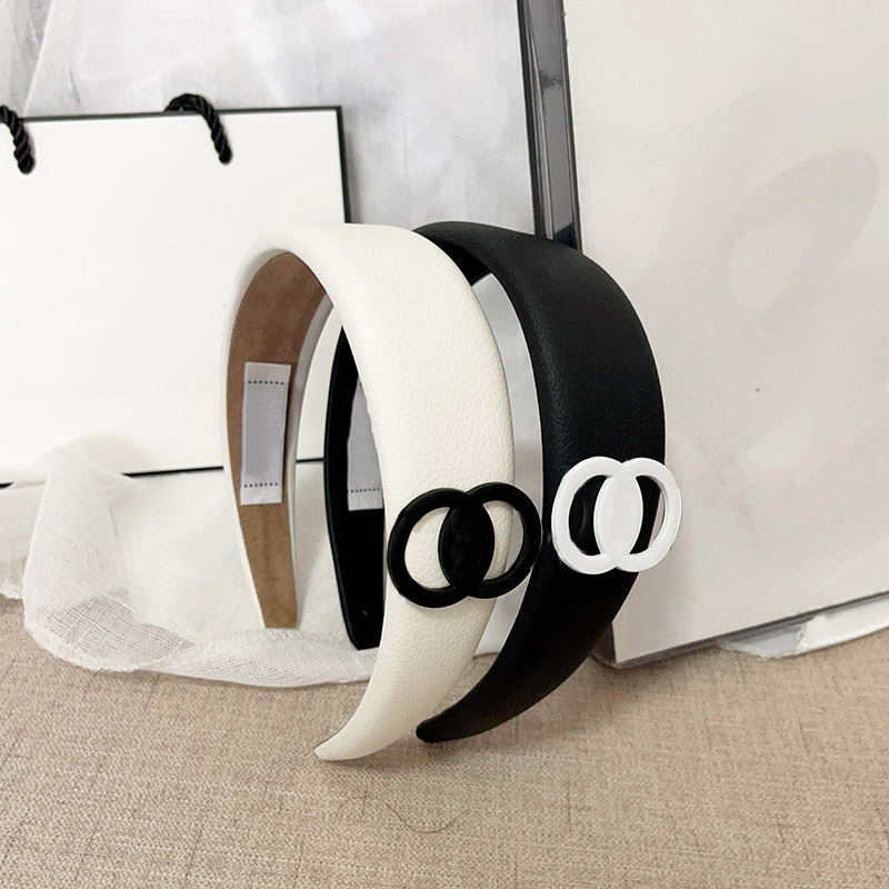 Korean New Fashion Style Hair Hoop Classic Design Womens Love Hair Clip Black And White Headwear Premium Gift Accessories