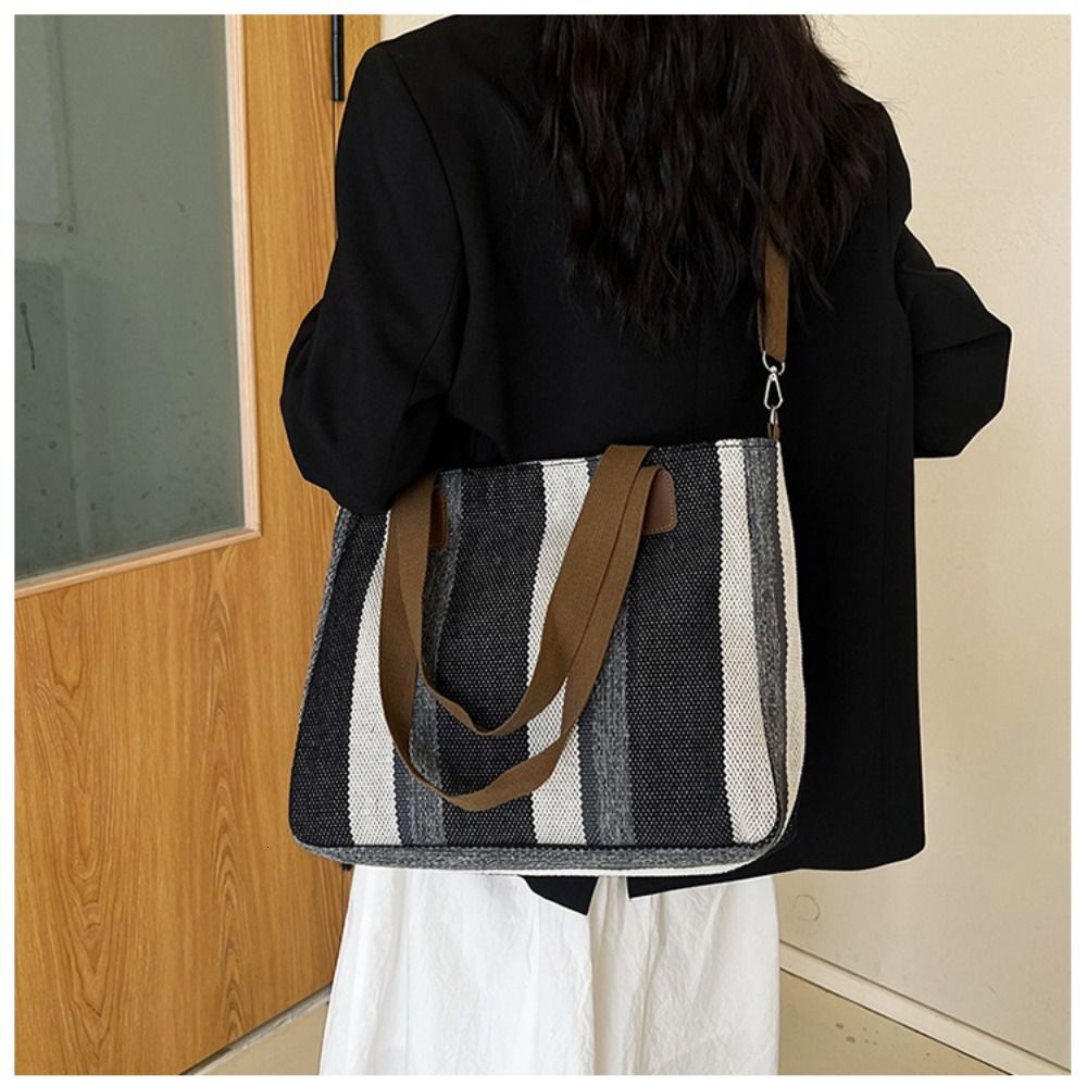 new model trend New wrap Stripe Tote handbag Women s Large Capacity Shoulder leisure Commuting Crossbody Bags Versatile Handbags Shopping Bag