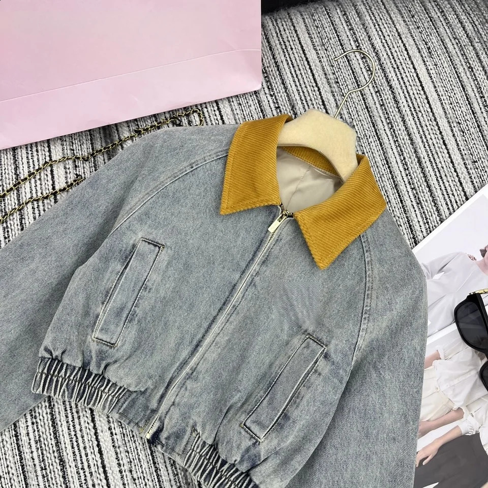 Veste en jean automne / hiver adapté à la température des femmes Rétro décontracté et troublant court haut 240927