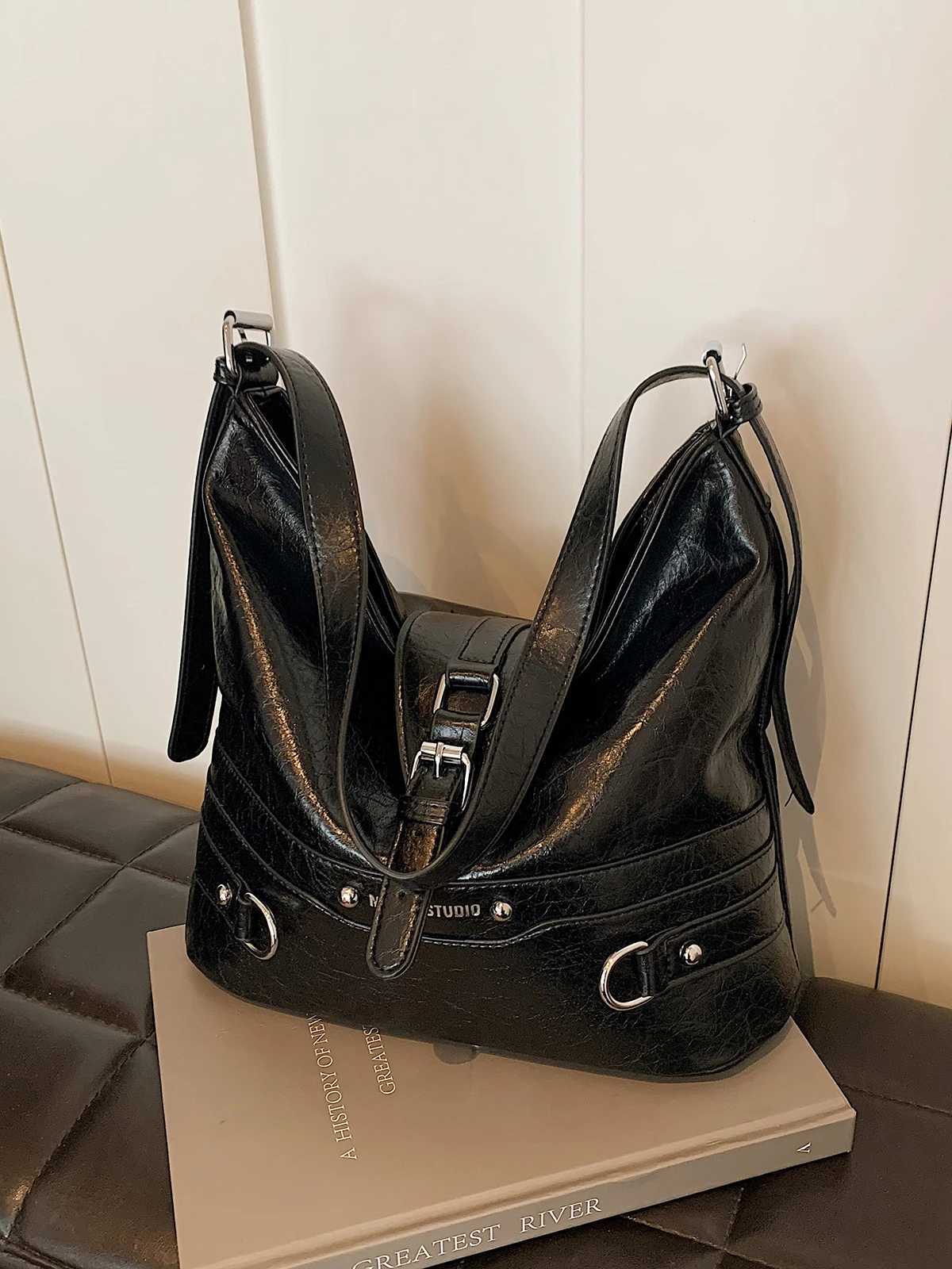 CMM Autumn Winter Large Capacity Bag Women s 2024 New Leisure Messenger Fashion Shoulder Bucket 240930