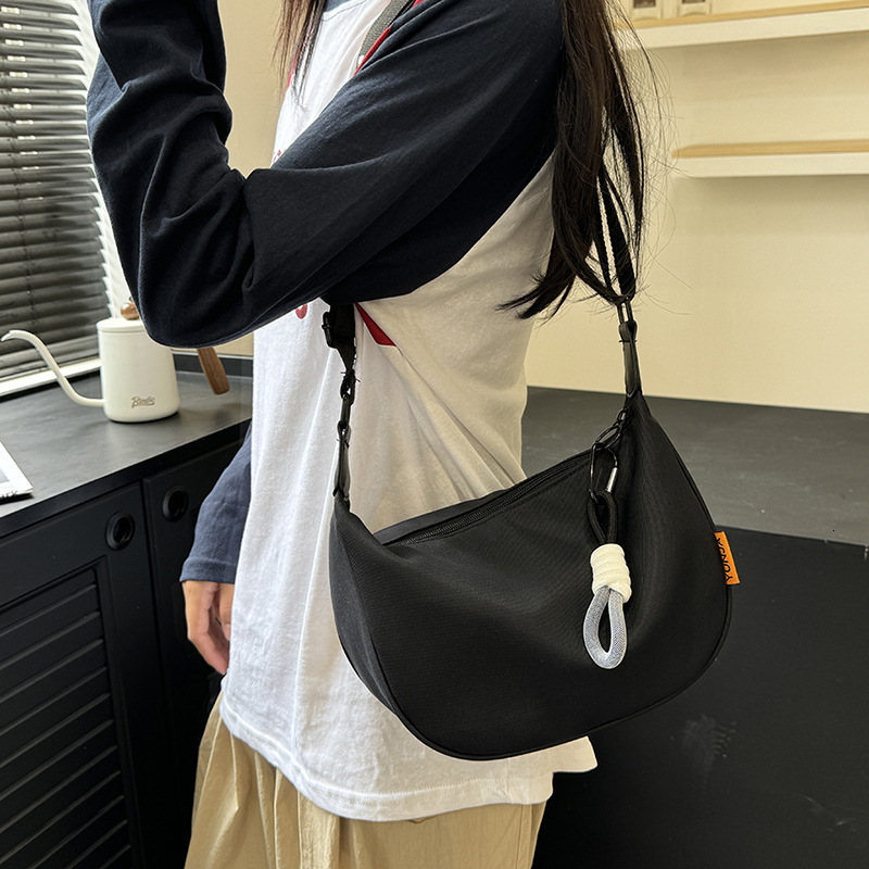 new trend model Fashionable casual large capacity dumpling bag women s personalized versatile leisure handbag trendy brand niche and simple wrap cro