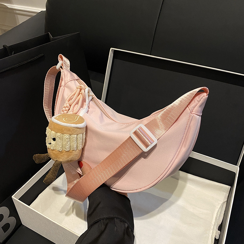 New designer casual trend single shoulder slanted dumpling crescent bag for women's spring and summer casual nylon commuting bag