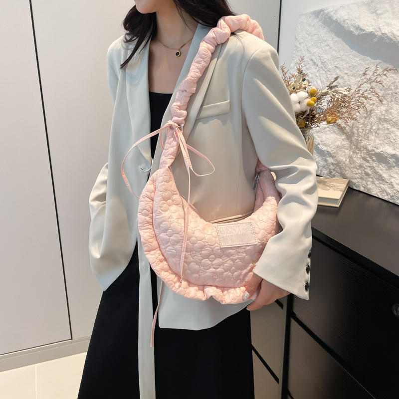 Nouveau modèle Cloud Wrap Broidery Thread Trend Sangle de tendance plis