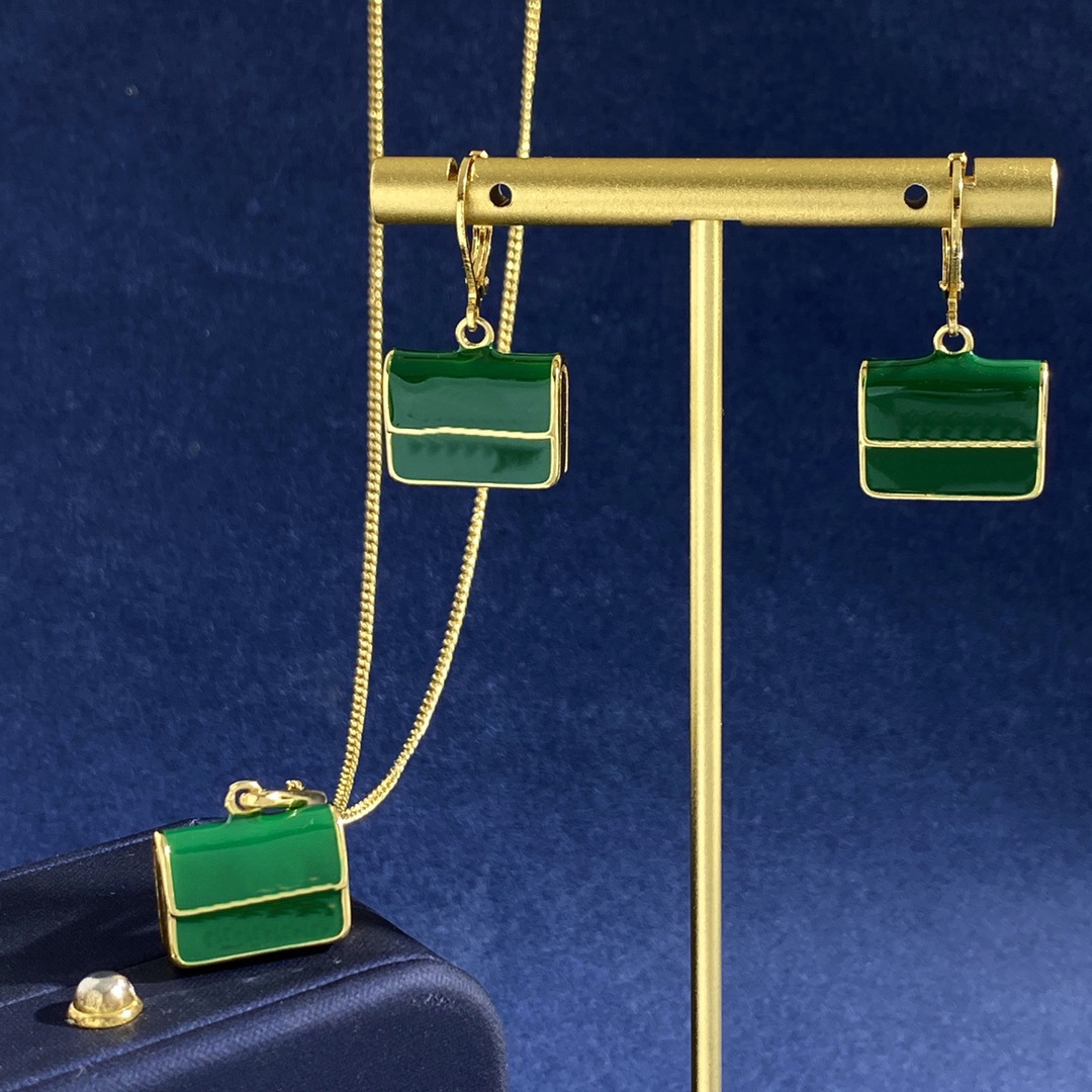 Europe Amérique Ins Colliers Boucle d'oreille Boucle d'oreille Texture métallique Émail vert Motif tridimensionnel Conception de sac Collier Bouc