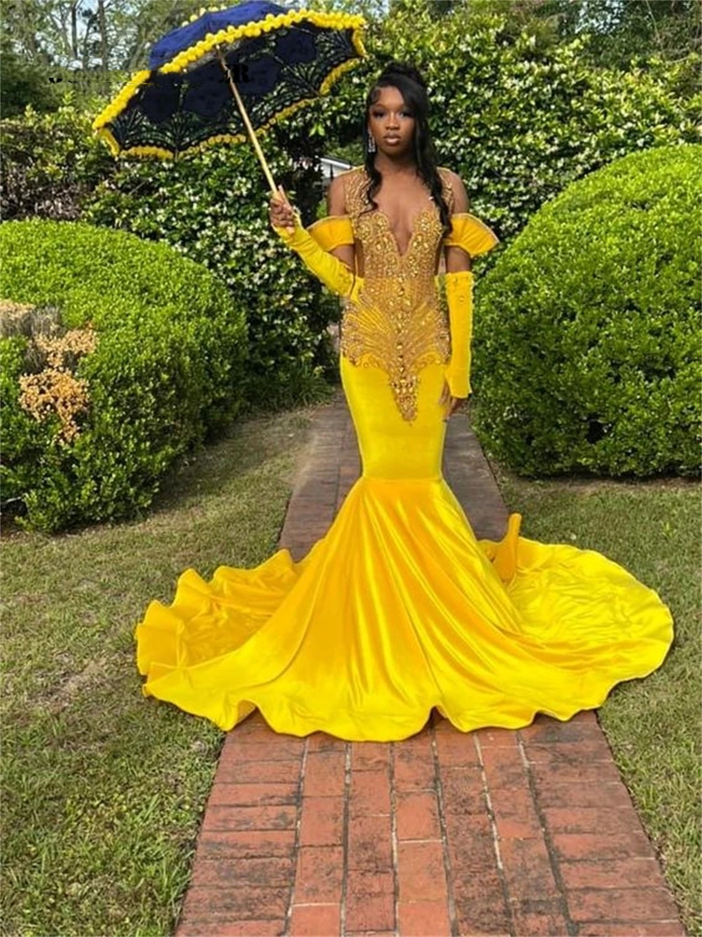 Elegant Yellow Veet Gold Rainstones Prom With Gloves Mermaid Ladies Dresses For Special Ocns Party Gowns