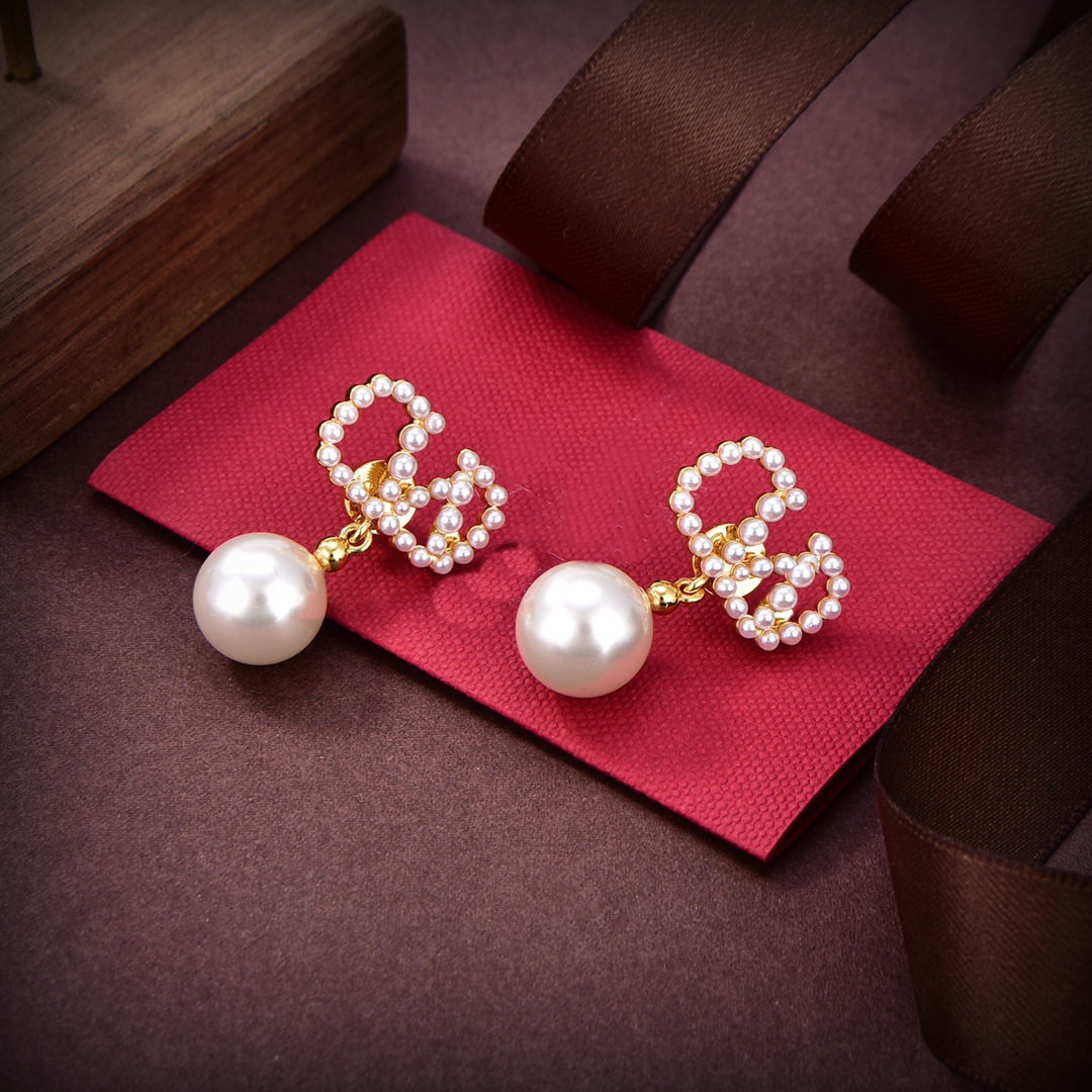 Drop V Earrings Gold Earring Designer For Woman Fashion Luxury V Brand Letter Stud Pearl earings Girls Ear Studs Weddings 5565 Q260508