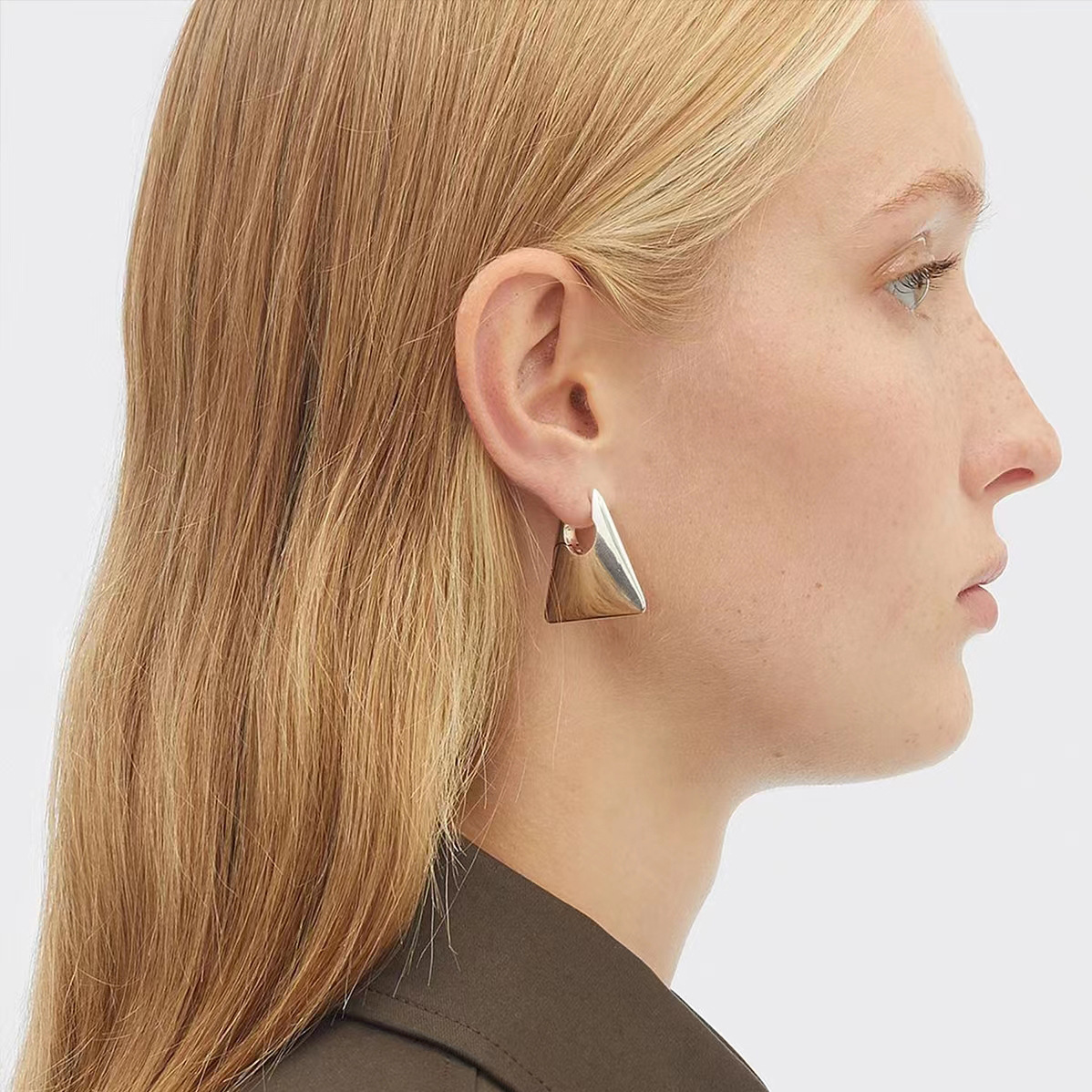 2026 New Earrings Women 18K Gold Plated Designer Hoop Glossy Light Fashion Letters perfume Stud Personality Jewelry With Gift Box For cologne Party