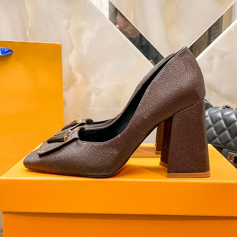 Designer 2025 Women Slingback Pump Shoes Luxury Slingbacks Office Dress High Heel Shoes Twist Buckle Patent Calf Leather Chunky Heel Sandal Classic
