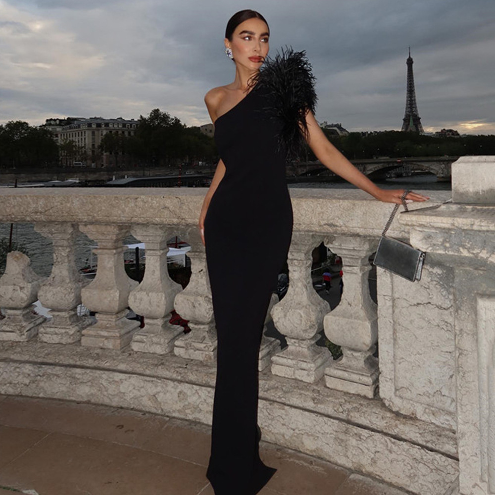 1006 L 2024 Robe de piste Printemps Robe d'été Robe de bandage Sans bretelles Sans manches Noir Marque Même style Robe pour femme Mode Haute Qual