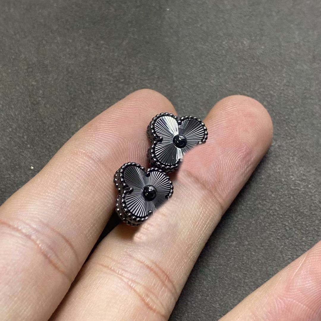 v gold material Luxury quality charm clip earring in black color blue nature stone flower design have stamp PS3832A