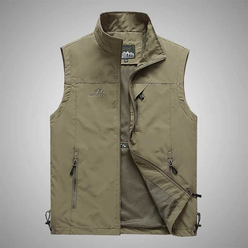 Men's Spring New Solid Color Casual Vest Outdoor Fishing Photography Sveless Waistcoat Outerwear for Young Middle Aged Men Q260917