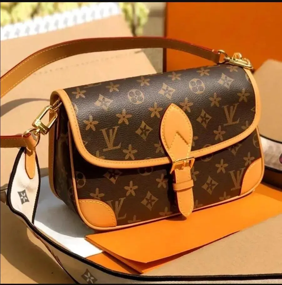 designer bags Shoulder Bag Totes real leather luxury old flower Diane Baguette handbag large-capacity canvas strap embossed Letters colorful-image-941672843