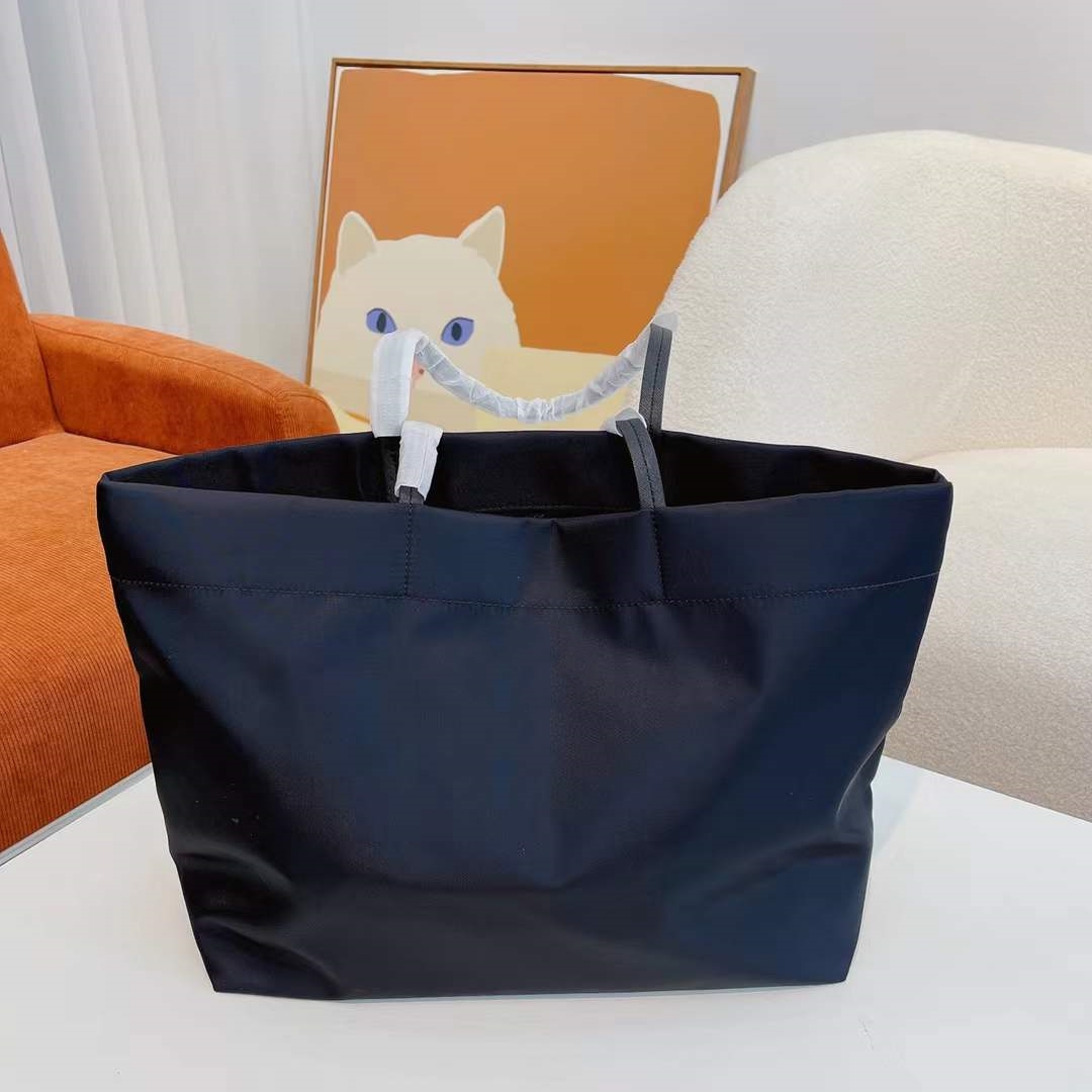 2024 Nylon Totes Sacs Designer Sac à main de luxe Femme Sac à bandoulière Sac à main Shopping Sac à main Casual Sacs à main Taille moyenne 5A