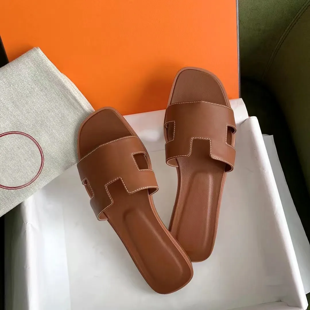 Luxury Designer flat slide Fashion Women Slipper Sandal pool mens womens Shoes Leather Casual shoes Summer outdoor Womens black white Beach Loafe-image-940596081