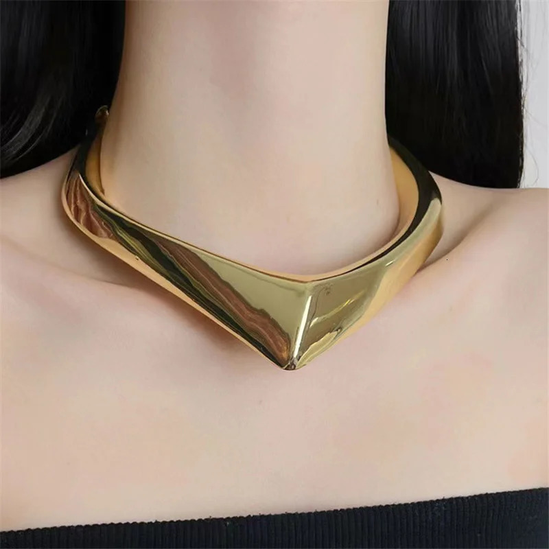 XIALUOKE Irregular Metal Cuff Torques Choker For Women Europe American Style Personality Necklace Catwalk Jewelry Accessories 240125-image-941734766