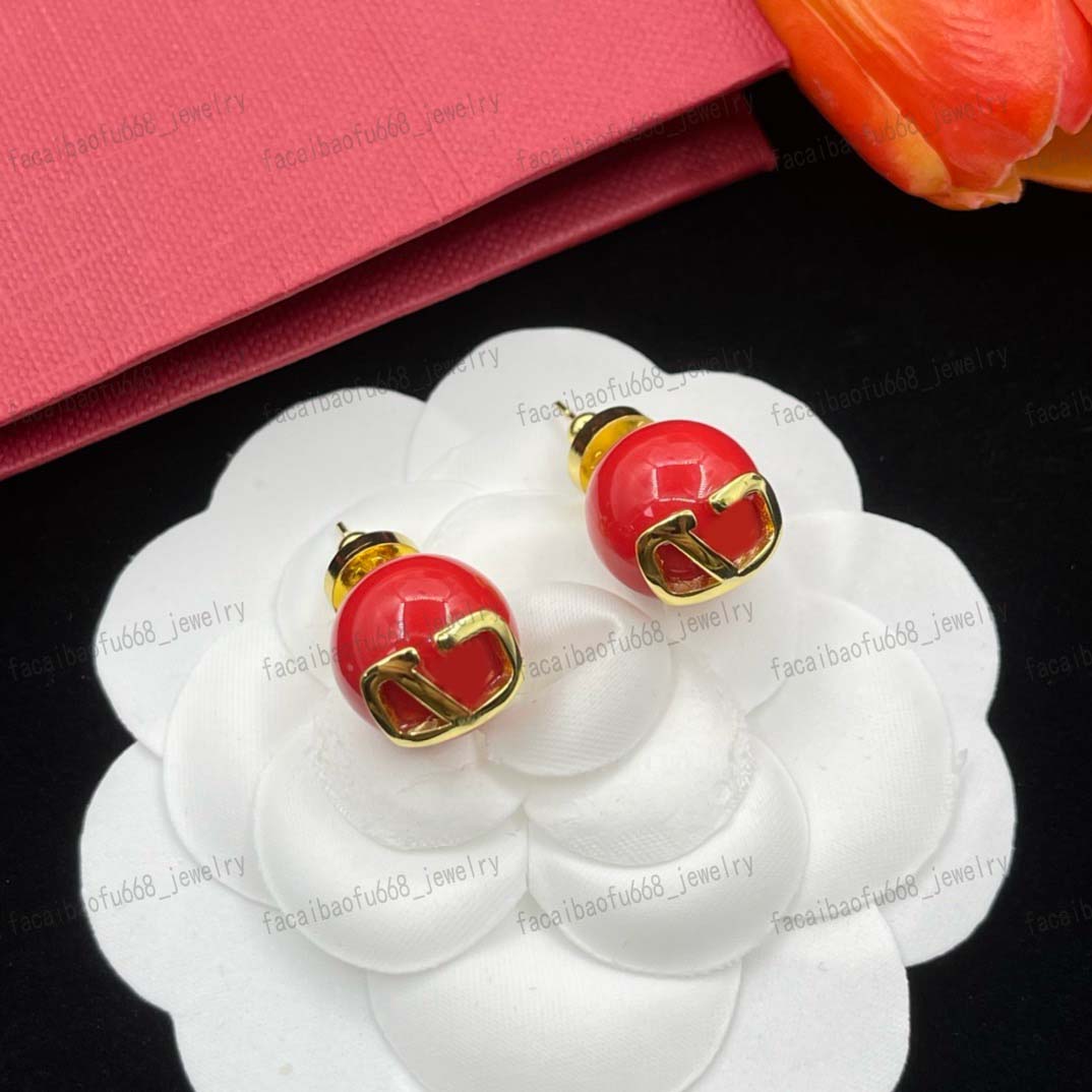 Dernier style, perles rouges, boucles d'oreilles pour femmes, or 18 carats, mode, bijoux de créateurs, luxe, élégance, cercle, alphabet, saint-va