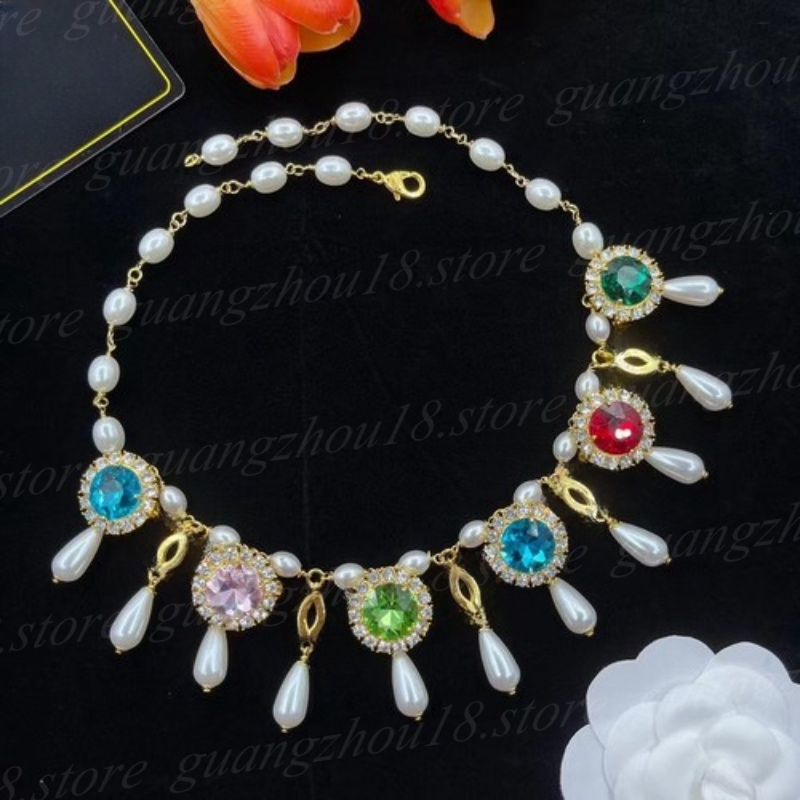 Boucles d'oreilles de mode créatrices Bracelets Colliers de femmes bijoux pour femmes bijoux de la fête avec des cadeaux de festival de boîte 186