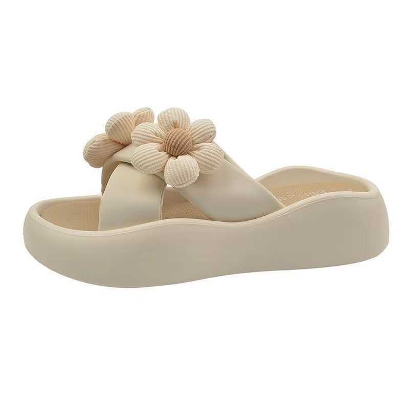Summer slippers women wer fashion home indoor and outdoor wear non-slip on soft sand shoes