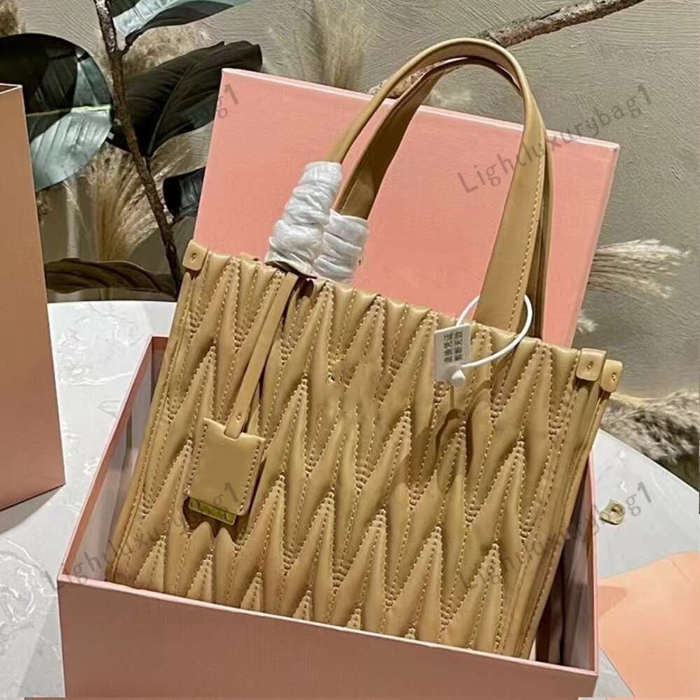 Nouveau designer m sac fourre-tout plissé Matelasse Sac à épaule femme sacs à main luxe en cuir souple