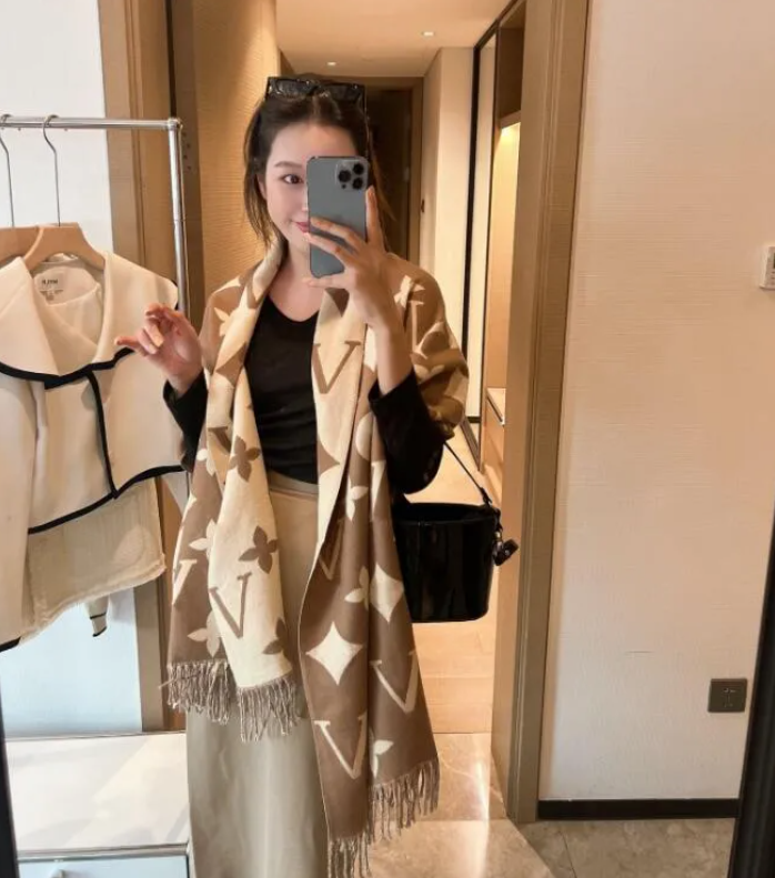 Brand designer scarf Luxury V Scarf Cashmere Thick Shawl Women Long Winter Wram Pashmina Long Wraps Hijab with Tassel Bufanda Foulard L7738 with box
