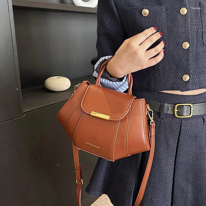 Cordon KK Sac à main haut de gamme Sac à la mode et minimaliste Sac à coque 2024 Épissage d'épaule unique