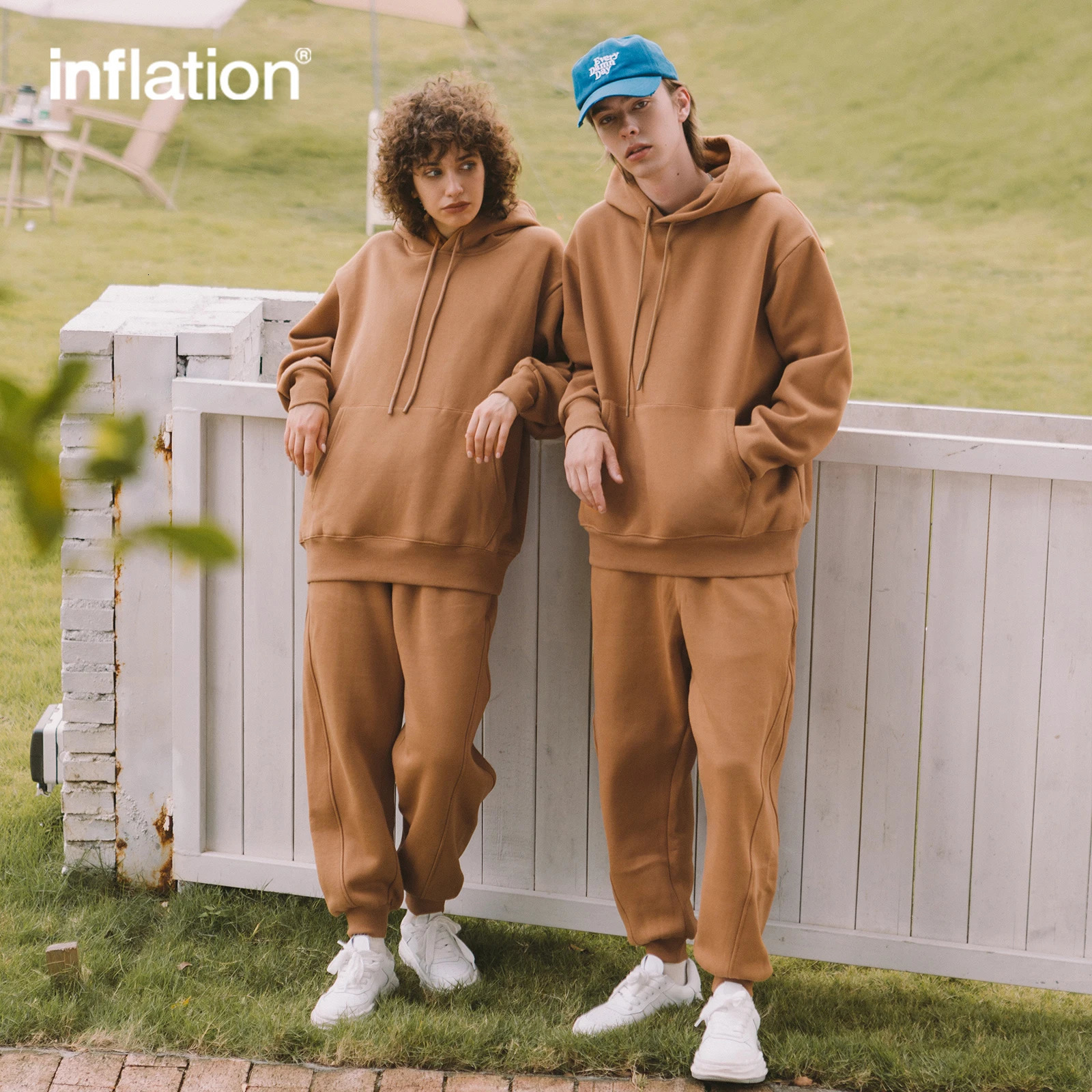 Inflatable mens sportswear winter warm velvet sportswear mens casual solid sports pants set unisex sportswear240806