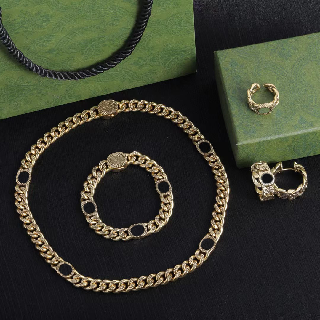 Collier de chaîne de concepteur de luxe Bracelet Boucles d'oreilles de la mode Open Ring Gift Bijoux Ensemble de laiton Bijoux de haute qualité e