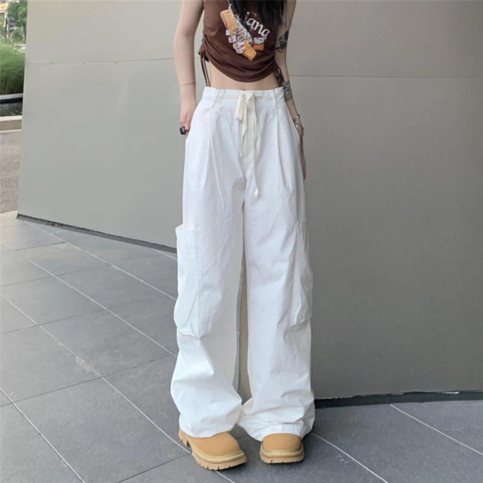 Pantalon de cargaison blanc clair des femmes Streetwear y2k Big Pocket patchwork Parachute décontracté Pant à crampons basse Pantalone 240827