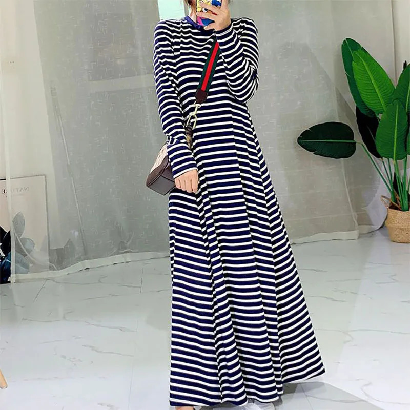 Fashion O-Colk Loose Loose Striped Corée Long Robe Womens Vêtements Automne Hiver Robes décontractées surdimensionnées 240807