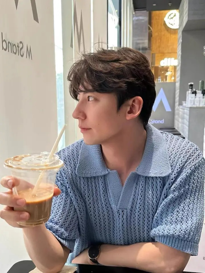 Summer Korean hollow knitted short sleeved polo shirt suitable for mens and womens highend Tshirts loose casual street tops 240807