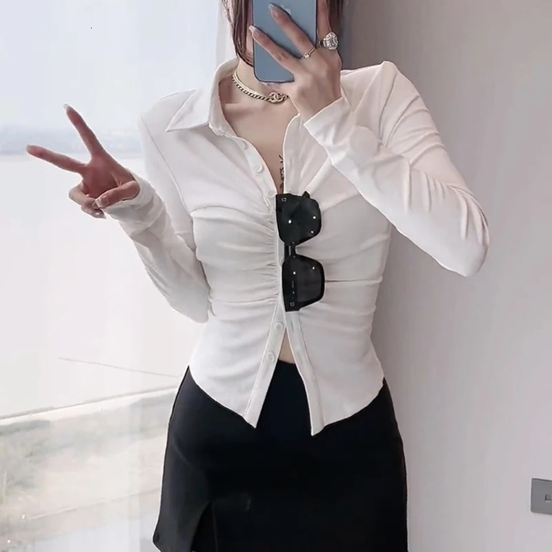 Femmes blanches coréennes chemises cultivées sexy plies minces à manches longues Blouse décontractée de printemps au bureau d'automne dames tops