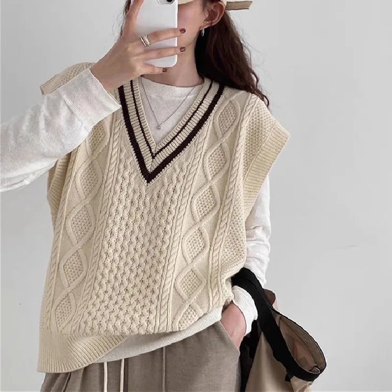 Vintage V-neck Knitted Cashmere Vest for Women Autumn College Style Twists Sweater Waistcoat Sleeveless Pullover Tops 240808