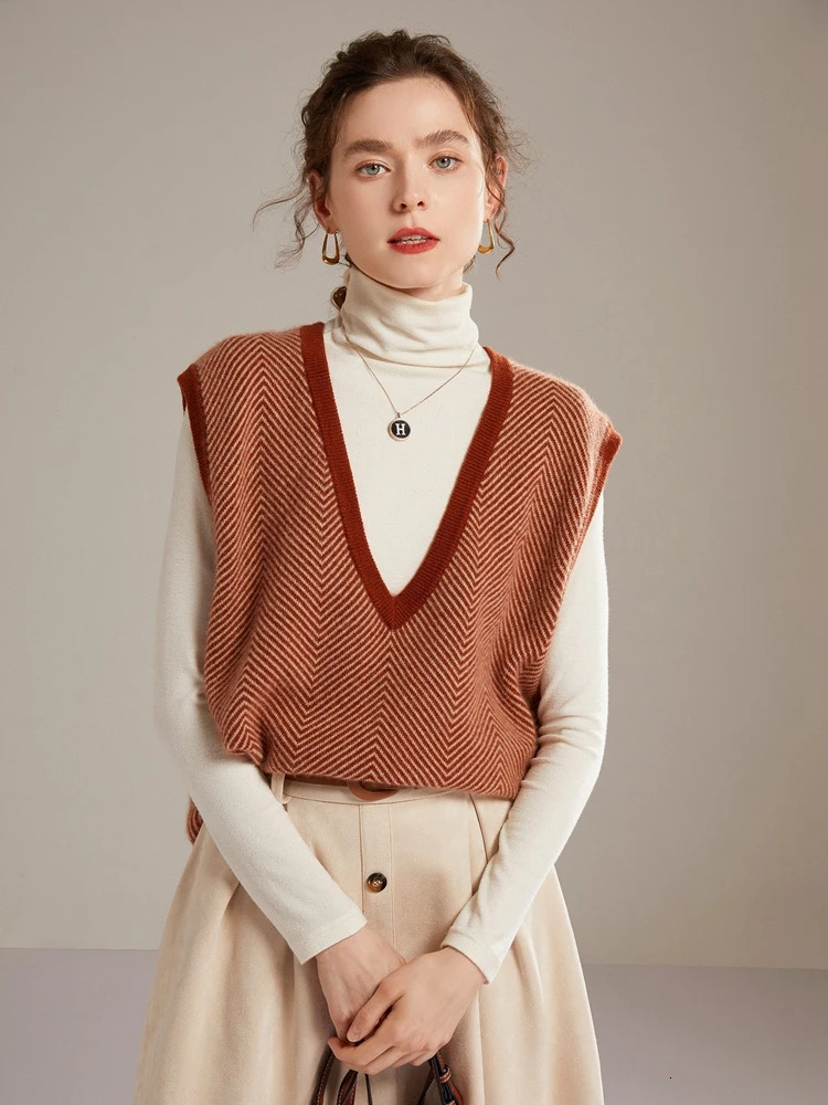 100% Goat Cashmere Waistcoat Womens V-Neck Striped Vest Sweater Fashion Large size Knitted Pullover Loose Sleeveless Tops 240808