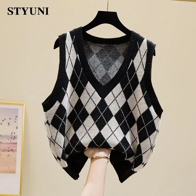 Preppy Style Argyle Plaid Vintage Knitted Winter Womens Sweater Vest V-Neck Korean Fashion Sleeveless Female Jumpers Vest 240808