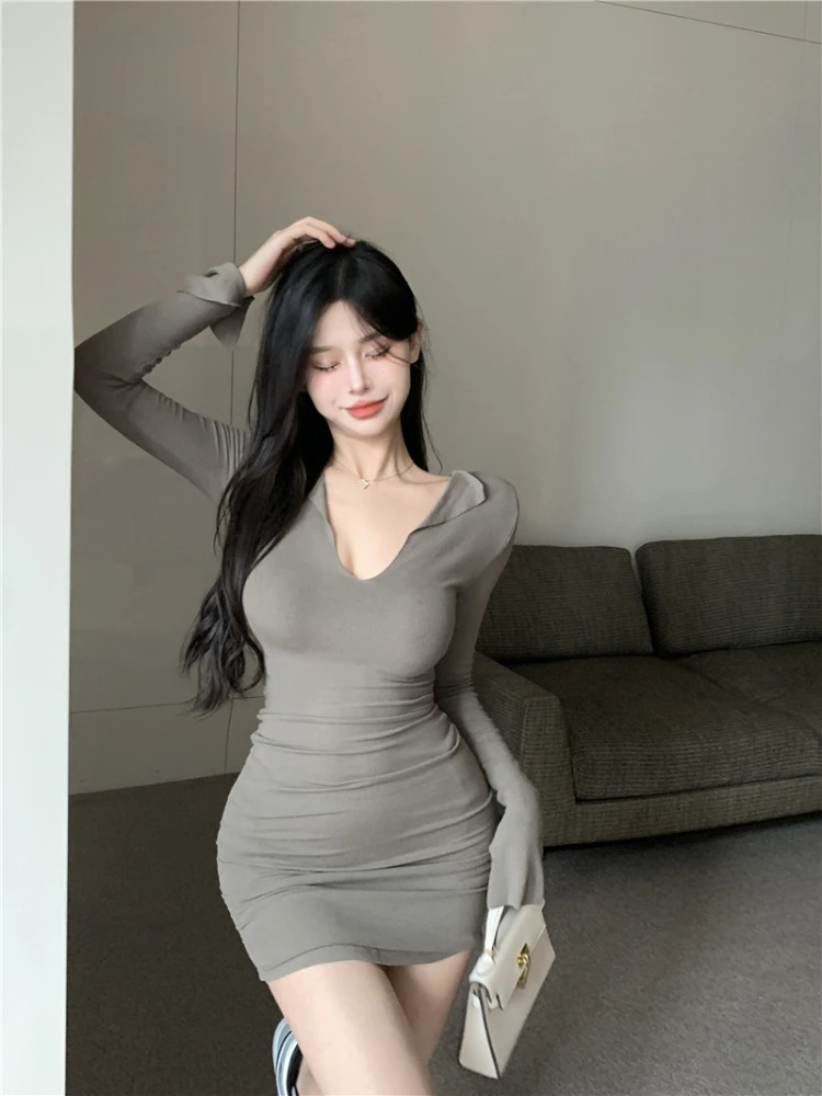 Mini robe coréenne Femmes sexy V Pull de cou de cou Fashion Elegant Bodycon Robes à manches longues Robe plissée