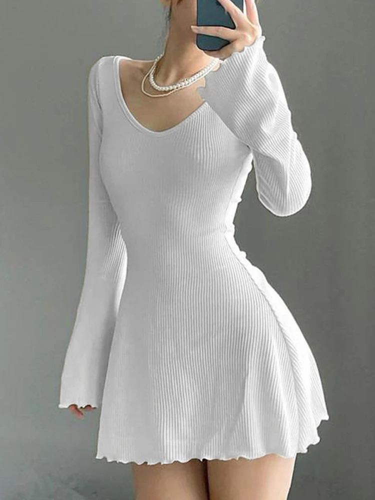 Robe y2k tricotée pour femmes solides U Coule sans dos sexy les manches longues évasées basiques Slim mini robe A-Line 240808