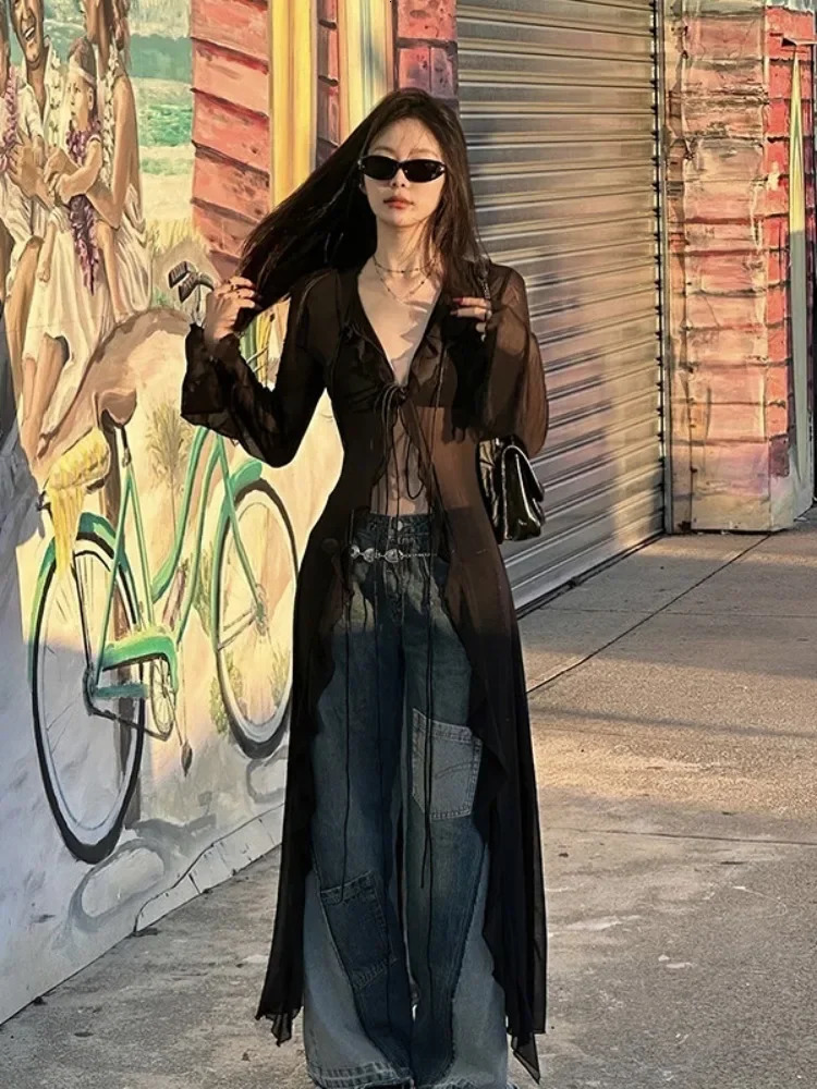 Black vintage Voir à travers le long cardigan slim V Streetwear Streetwear Sexy GRUNGS TOPS SUMME Y2K Bandage esthétique Blouse Femmes 240808