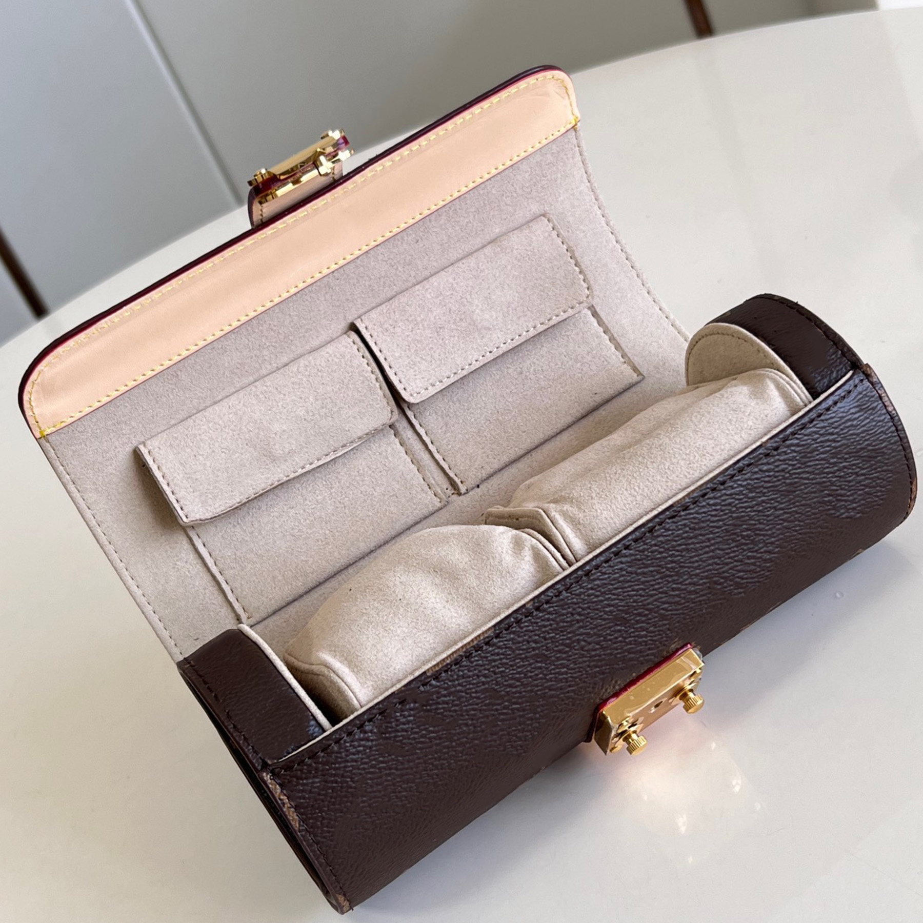 Boîte de rangement de bijoux de qualité supérieure sac de rangement de créateurs sac de luxe en cuir authentique en cuir doré jardware femme poch