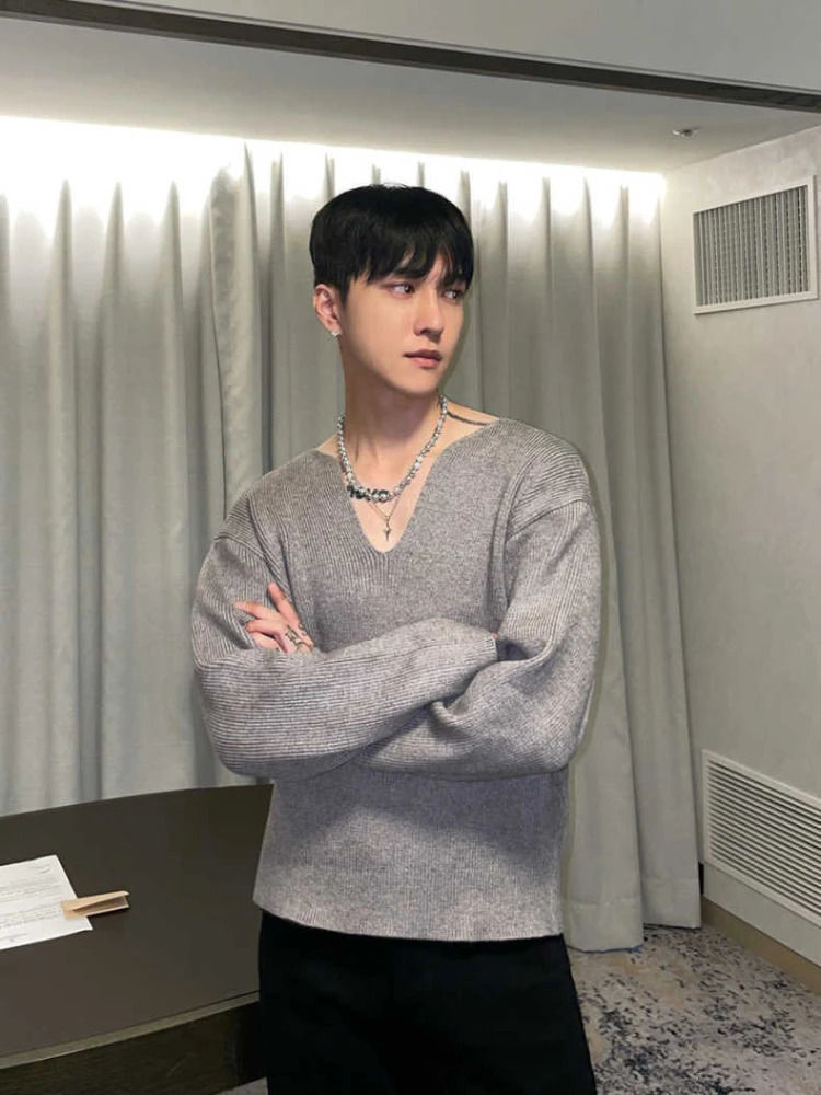 Mens knitted sweater plain weave mens clothing loose black solid color latte art V-neck knitted plus size Korean style pocket A X240808
