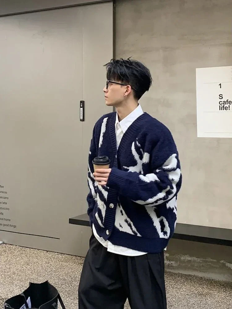 Mens clothing V-neck blue cardigan wool sweater graphic knitted sweater mens strapless fashion meme mens plus size Korean fashion240808