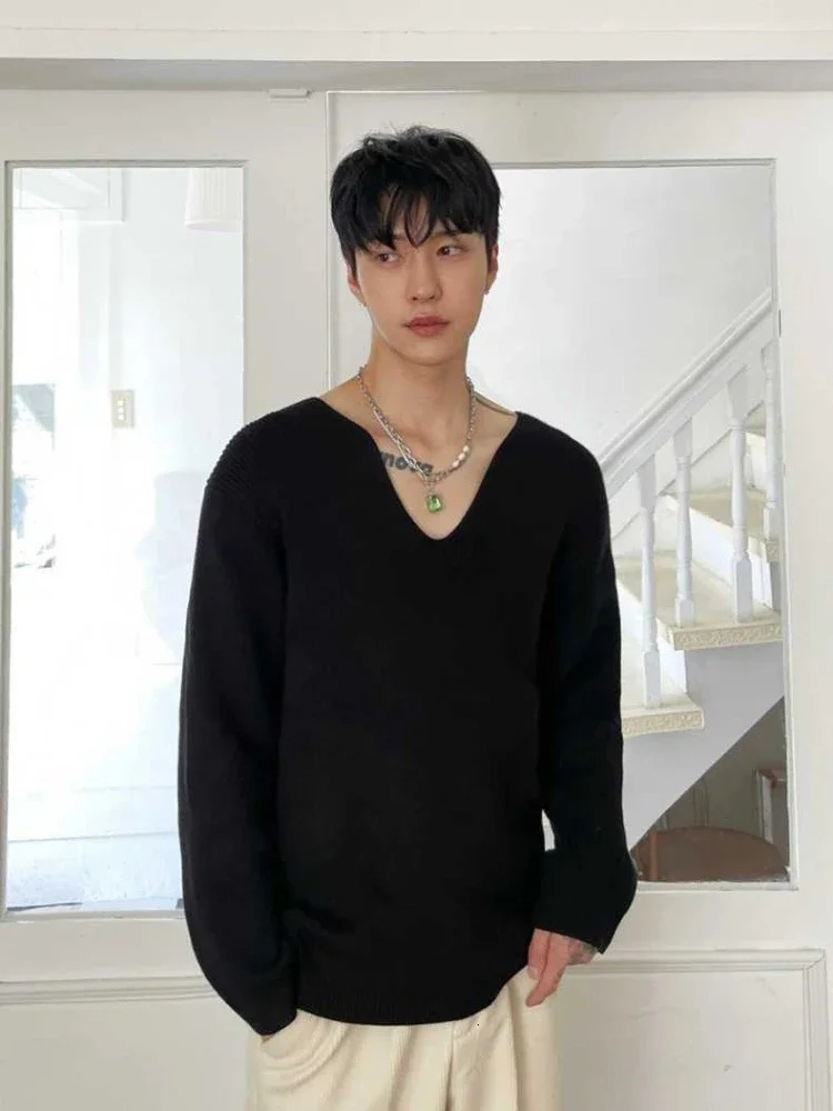 Flat bottomed floral business mens V-neck solid color knitted sweater mens ugly casual cotton street top Korean fashion S240808