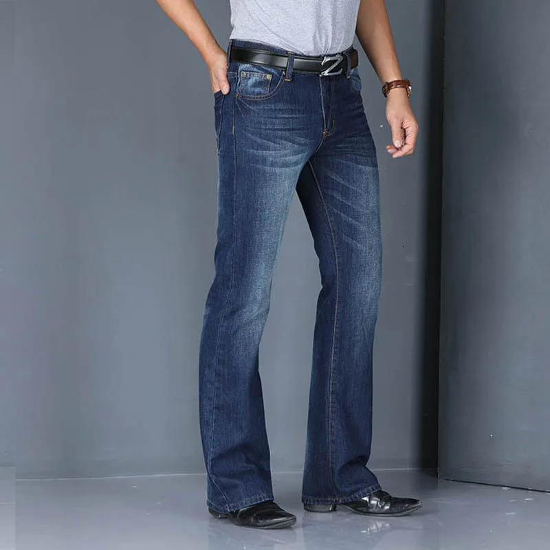 Jeans évasé en jeans hommes pantalon en jean coupe de botte confortable un pantalon bleu décontracté libère lâche pour mâle Bootcut 240809