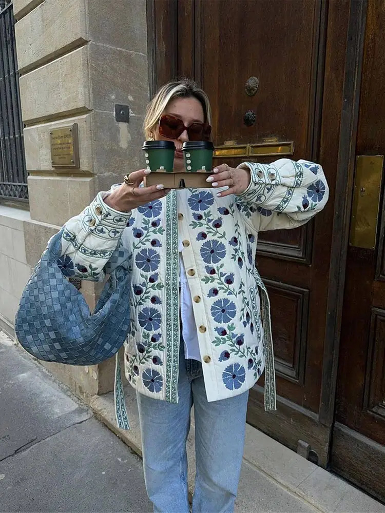 Womens lace cotton jacket autumn and winter item floral print cardigan woolen sweater quilted elegant womens street 240808