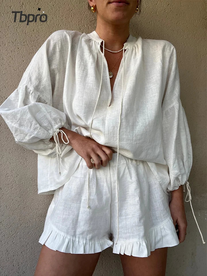 White linen pleated shorts set for womens fashionable casual Vneck puff sleeve shirt 2024 summer vocal clothing 240808