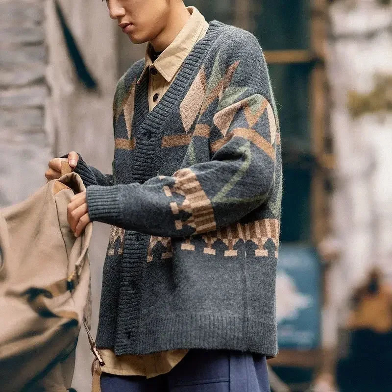 Pull tricoté pour hommes Graphic Mens Vêtements Japonais Retro Veste Retro Cardigan Poulain V-Neck Argyle Plus Size Cotton Winter 2024 X S240808