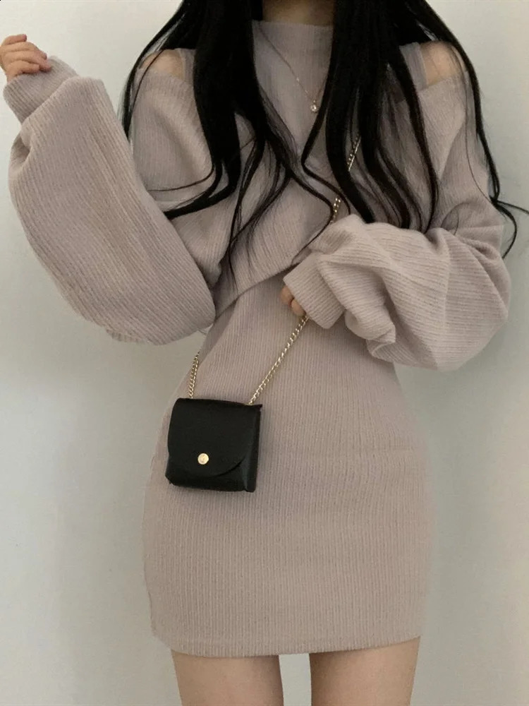 Automne Two Piece Set Femmes Corée de style coréen à manches longues Paulures courts Crop Top Sexy Vest Mini Robe cosit 2 pièces Tenues 240810