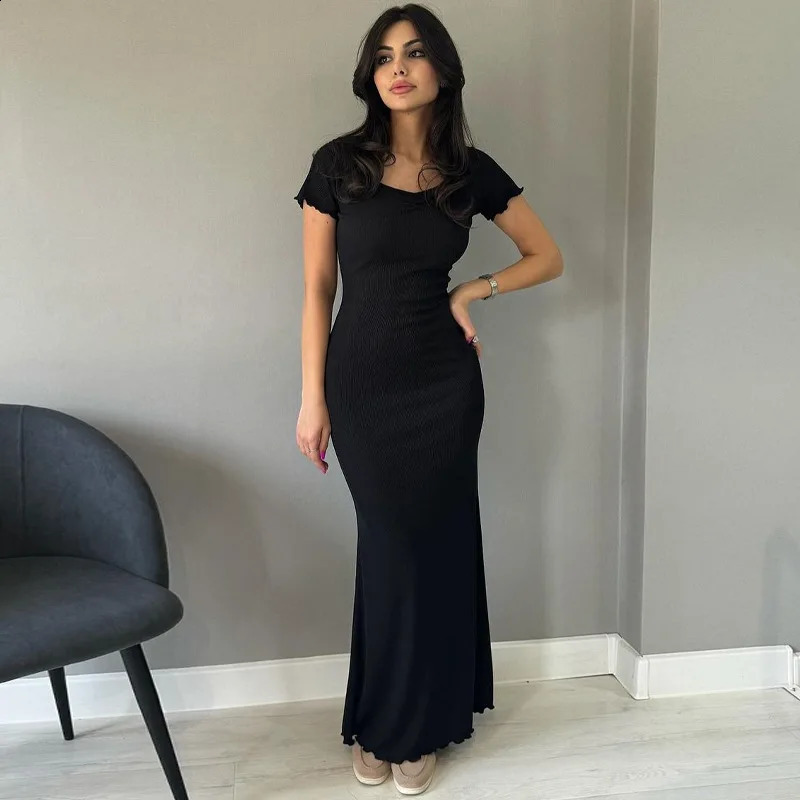 Femmes à manches courtes Slim Fit Long Robe Elegant Solid O Cou Robes maxi plissées